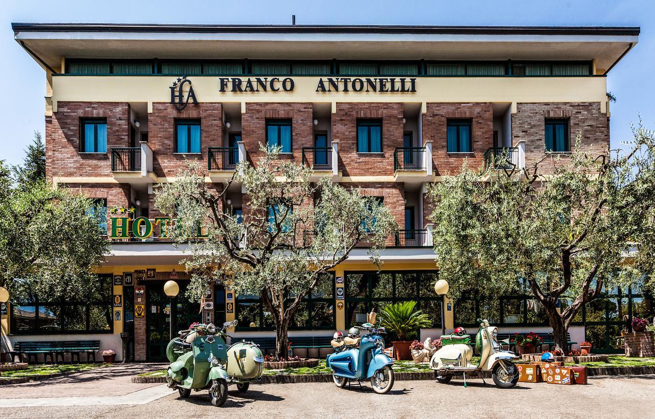 Hotel Franco Antonelli Ассізі Екстер'єр фото